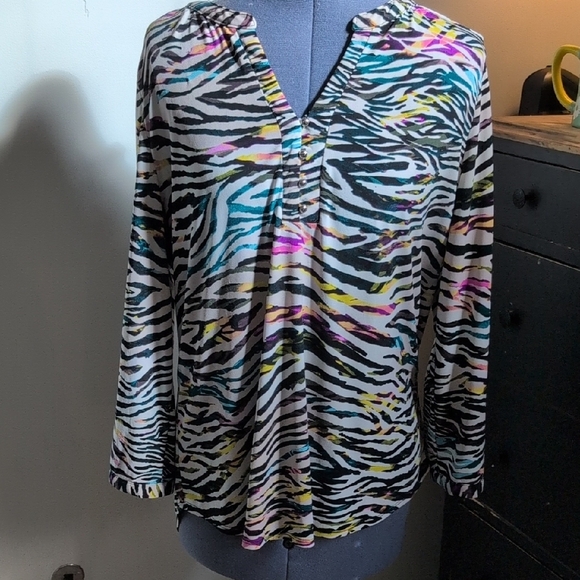 Dana Buchman Pink and Blue Polo Blouse with 3/4 Sleeves - Picture 6 of 8